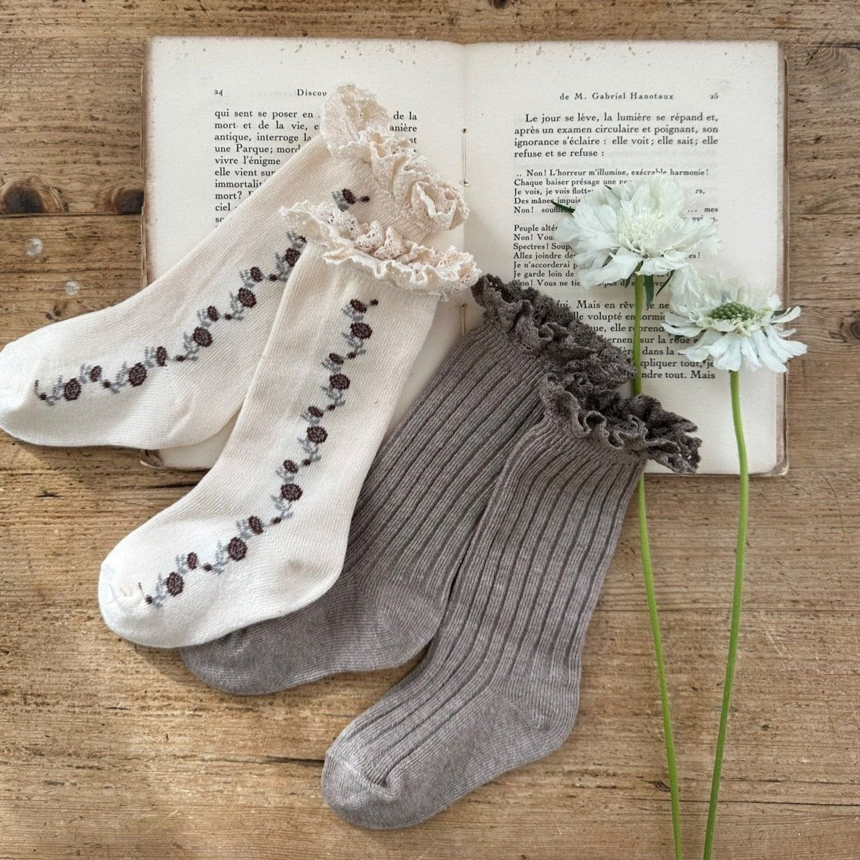 Lace Knee High Socks (Two Colours)