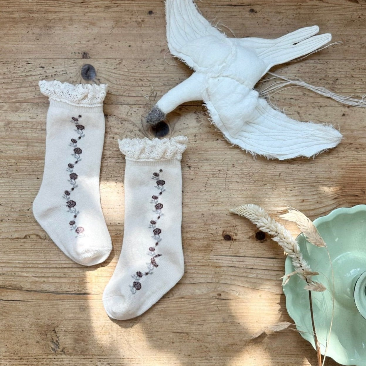 Lace Knee High Socks (Two Colours)