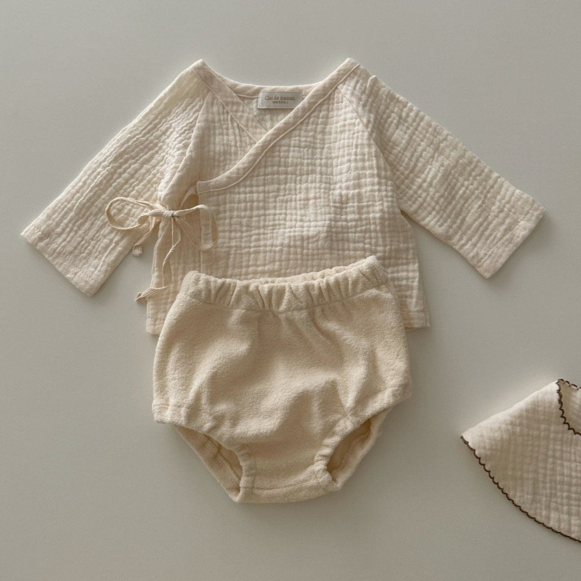 Newborn outfit + Blanket Set (Cream)