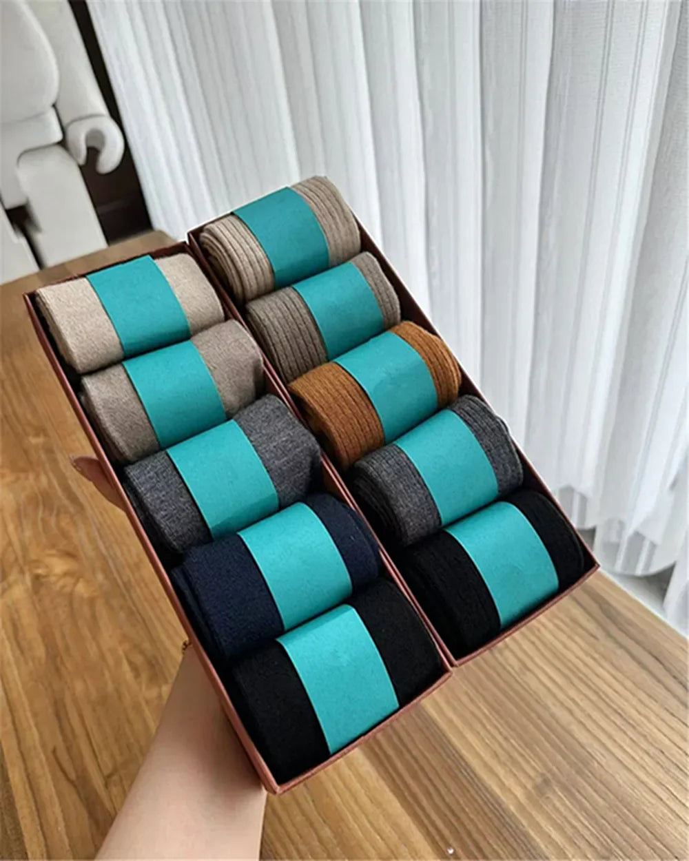 Cashmere Socks For Men and Women, Autumn And Winter Warm and Piled Socks Knitted Mid-Tube Socks One Box
