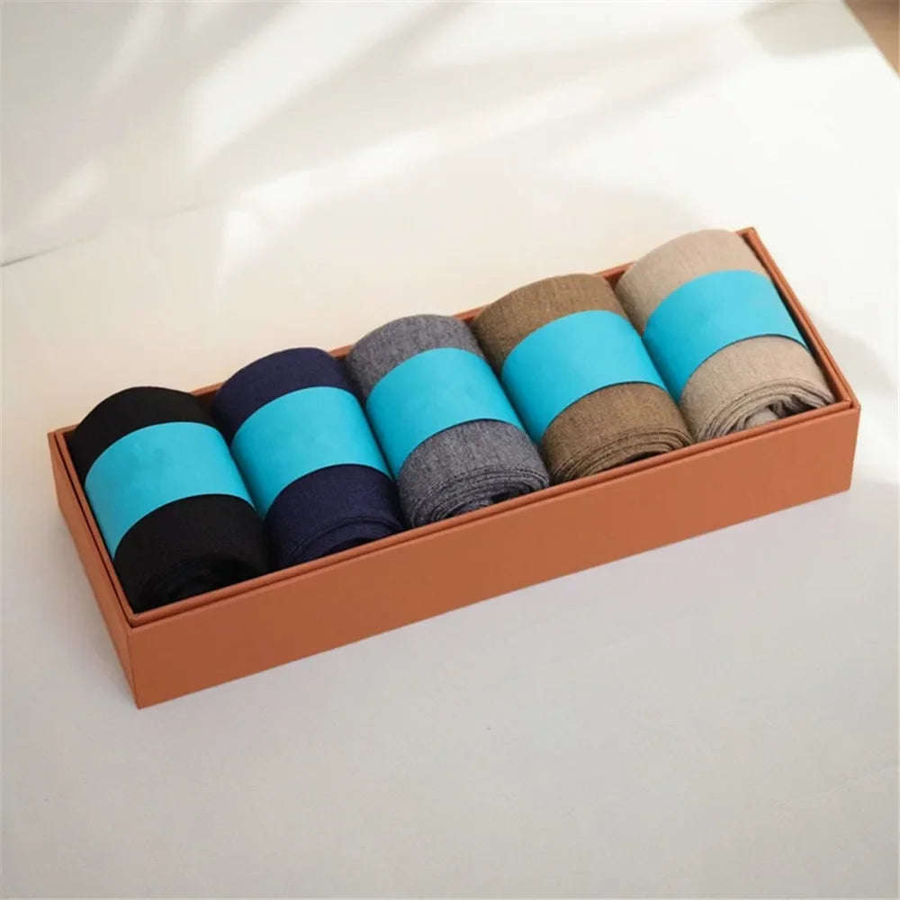 Cashmere Socks For Men and Women, Autumn And Winter Warm and Piled Socks Knitted Mid-Tube Socks One Box