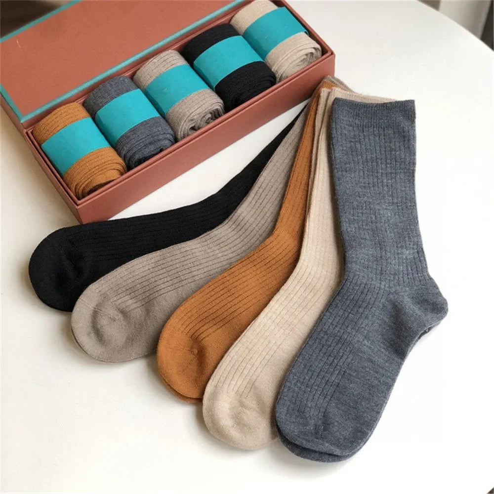 Cashmere Socks For Men and Women, Autumn And Winter Warm and Piled Socks Knitted Mid-Tube Socks One Box