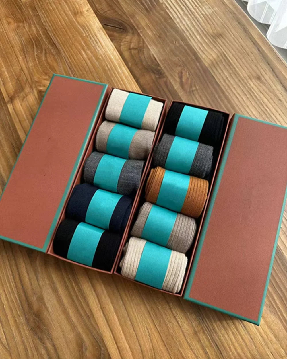 Cashmere Socks For Men and Women, Autumn And Winter Warm and Piled Socks Knitted Mid-Tube Socks One Box