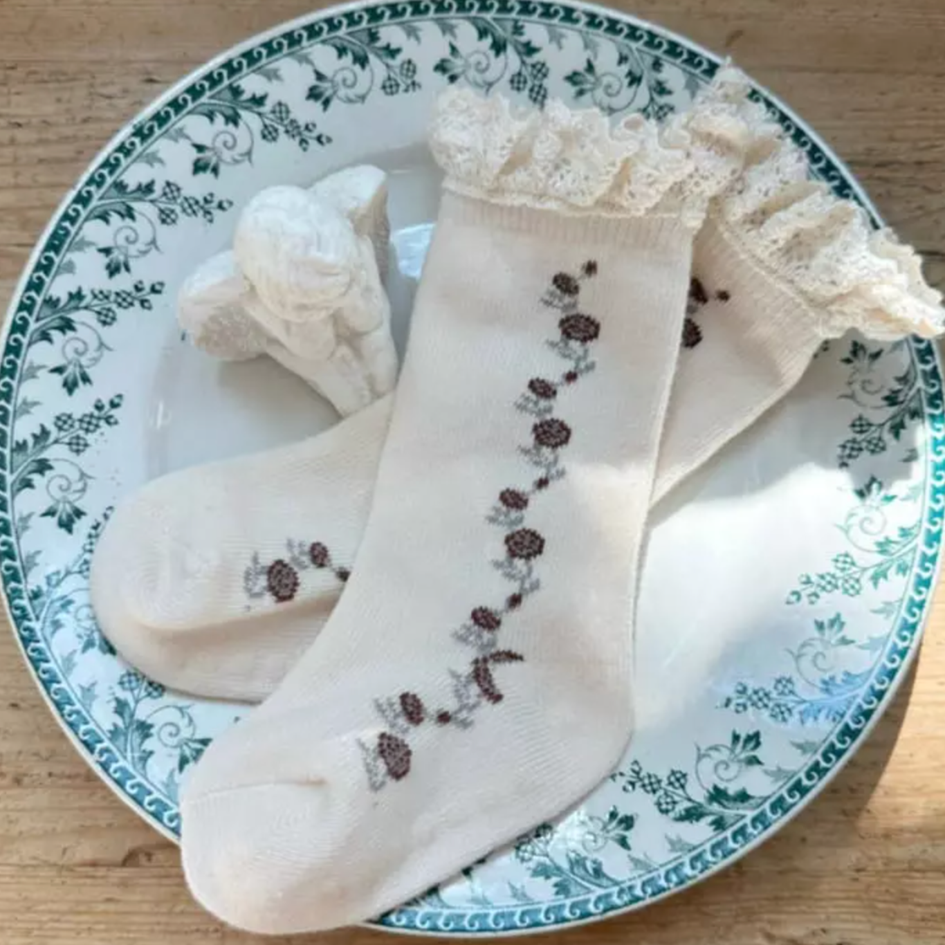 Lace Knee High Socks (Two Colours)