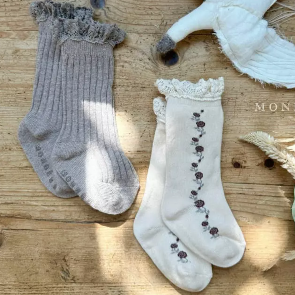 Lace Knee High Socks (Two Colours)